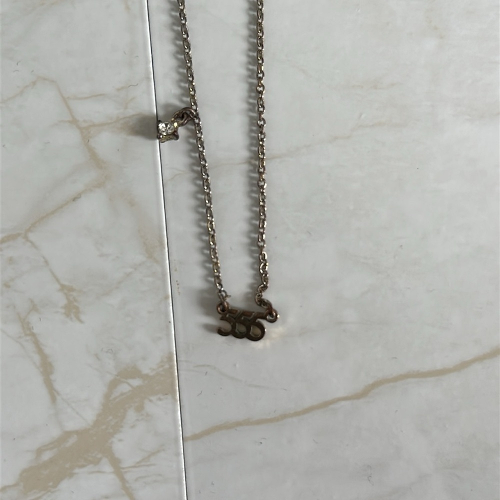 555 Elegant Silverish Necklace
